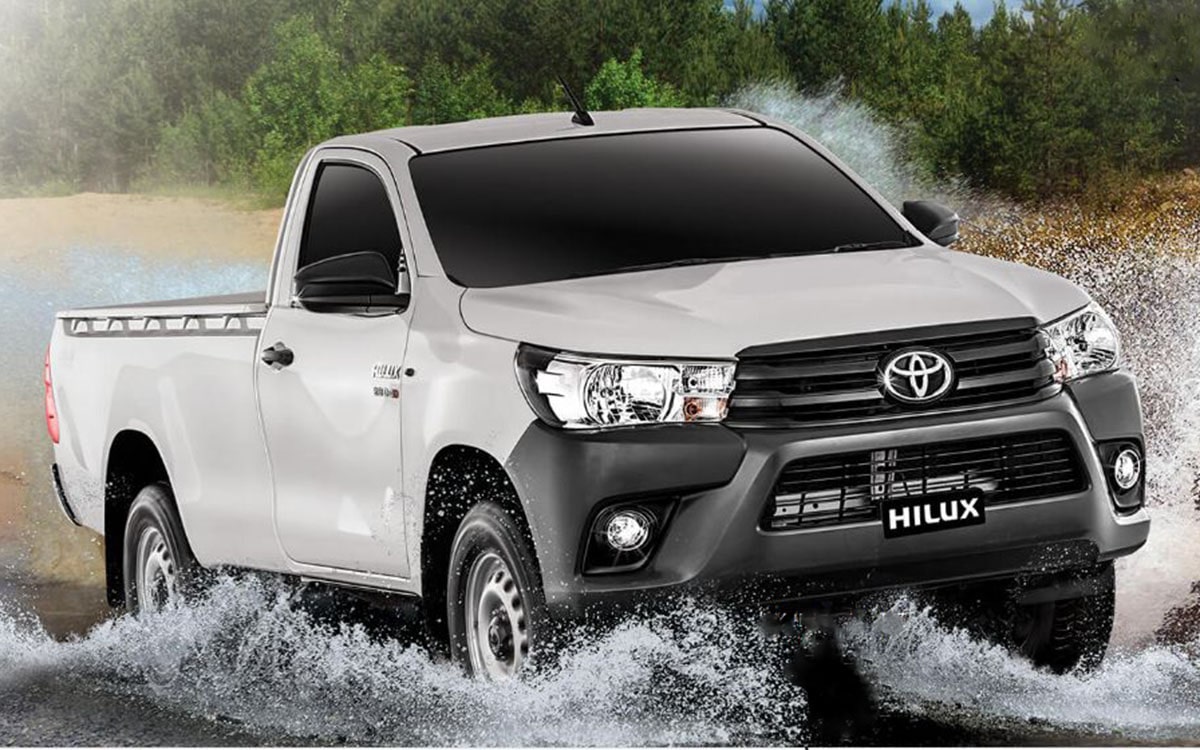 Toyota Hilux Single Cabin(2.4l 4wd)  Image 1